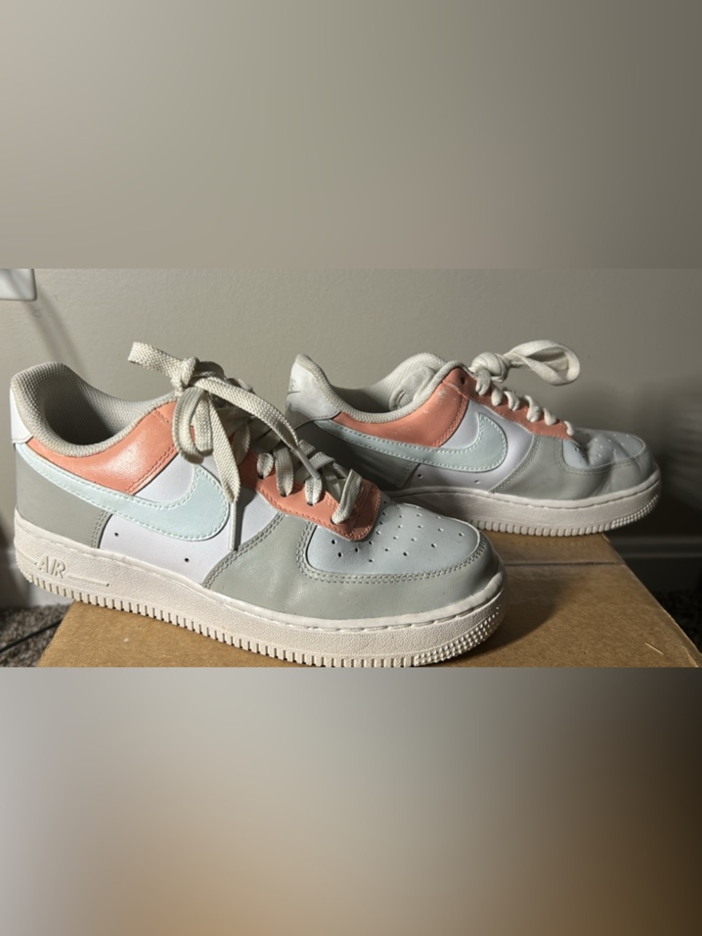 Nike Low-Top Sneakers in White, Gray and Peach
